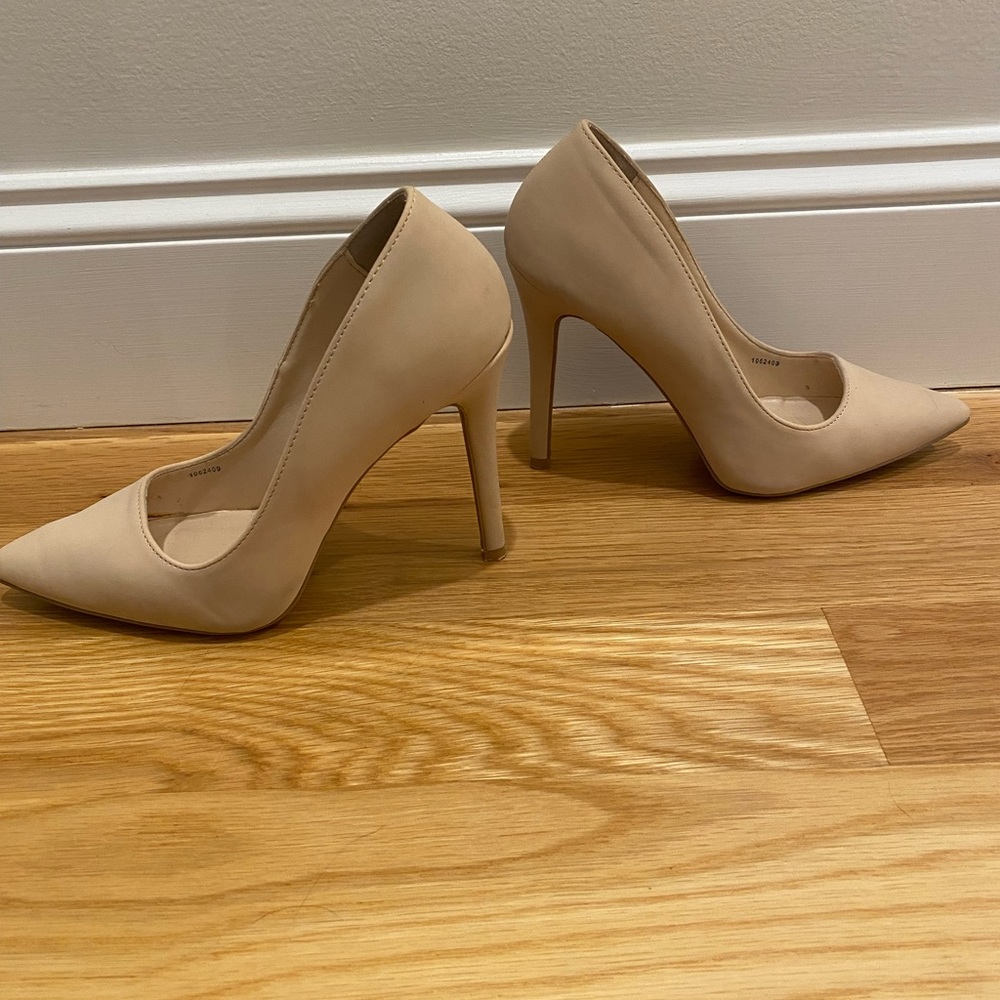Nude heels size 7